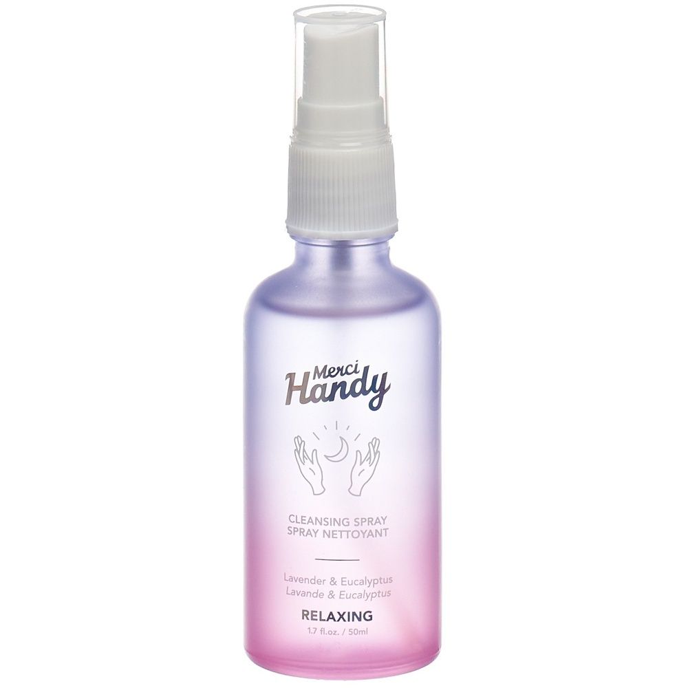 Sprayfles. Roze en paarse kleurovergang. Opschrift: Merci Handy, Cleansing Spray, Lavendel & Eucalyptus, Relaxing.