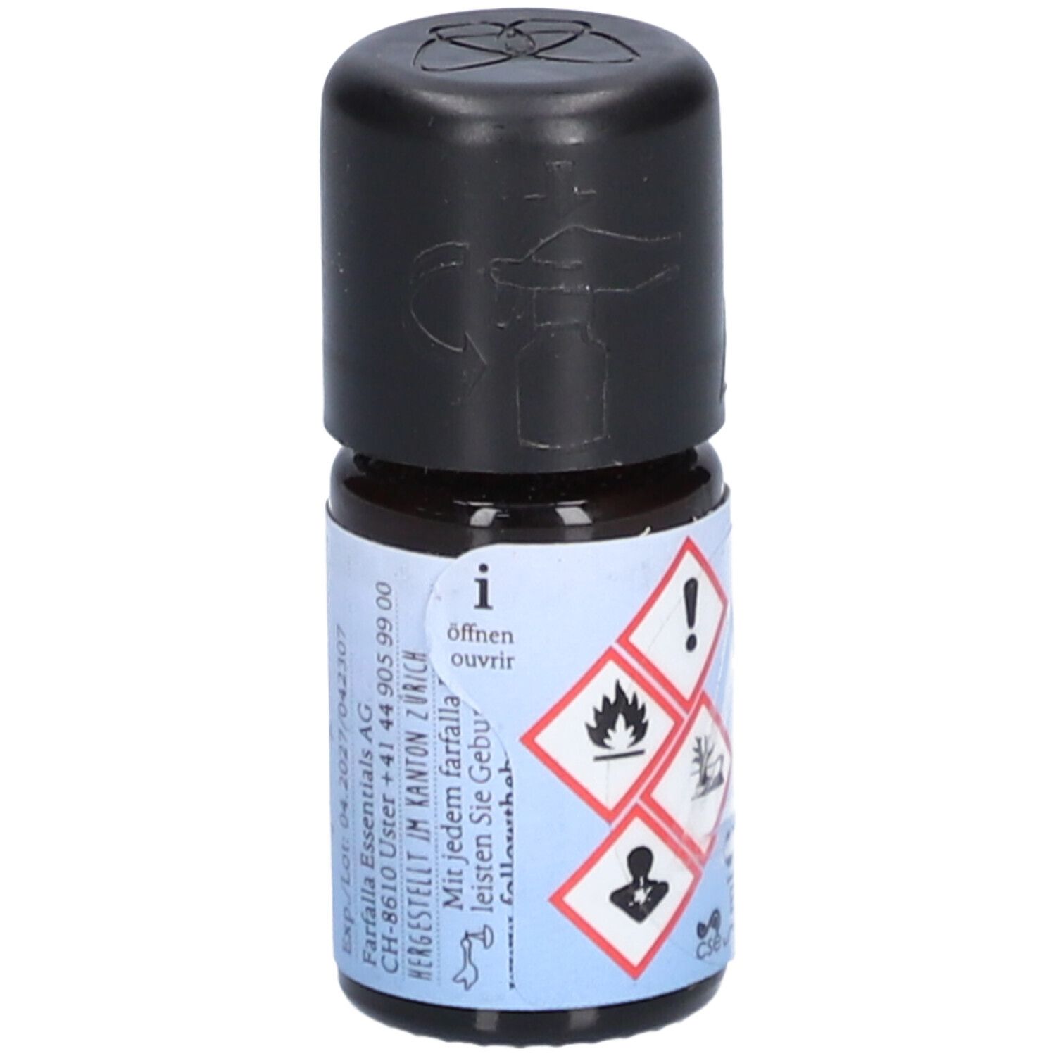 Bruine glazen fles met zwarte dop. Etiket met gevaarsymbolen en tekst. Openingsinstructies.