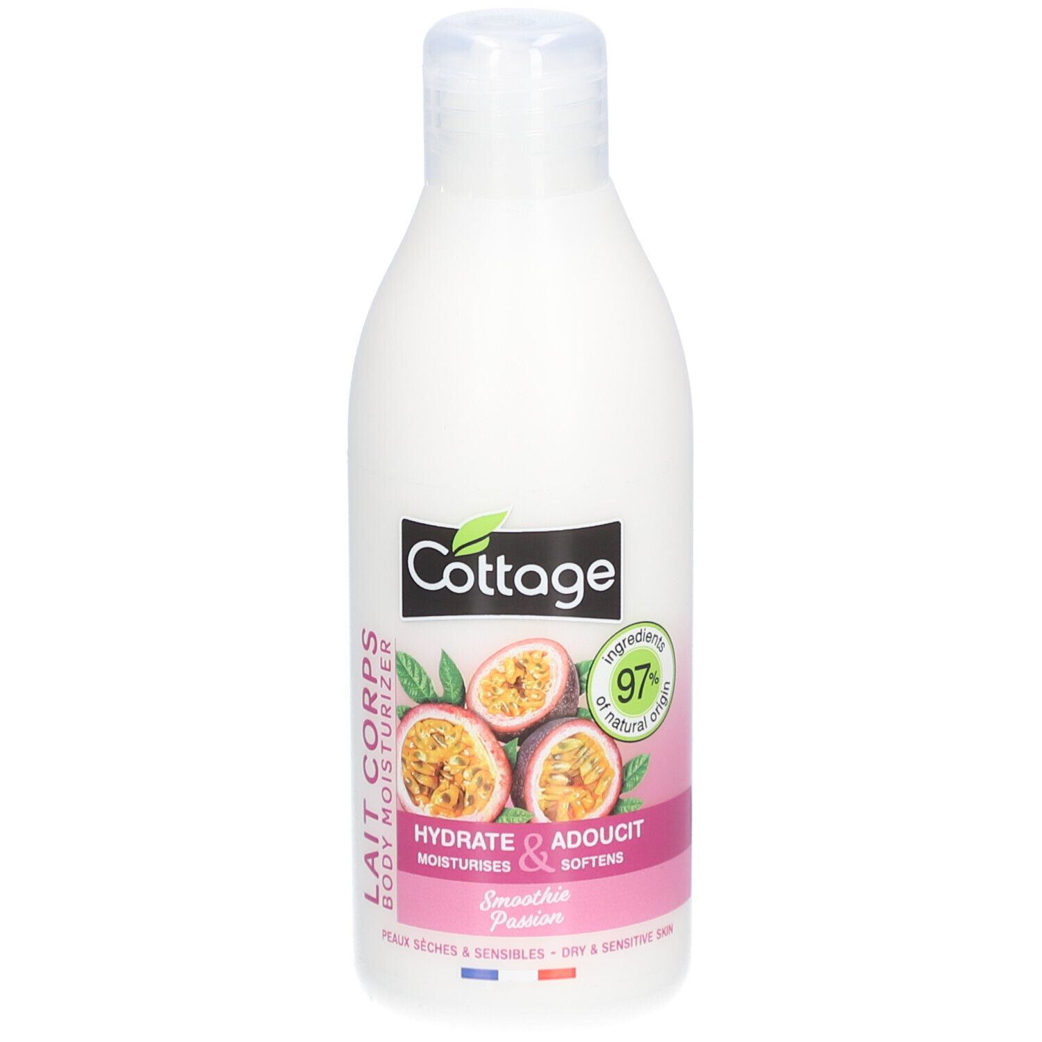 Witte fles met "Cottage" logo en passievrucht illustratie. Tekst: "Lait Corps Body Moisturizer". 