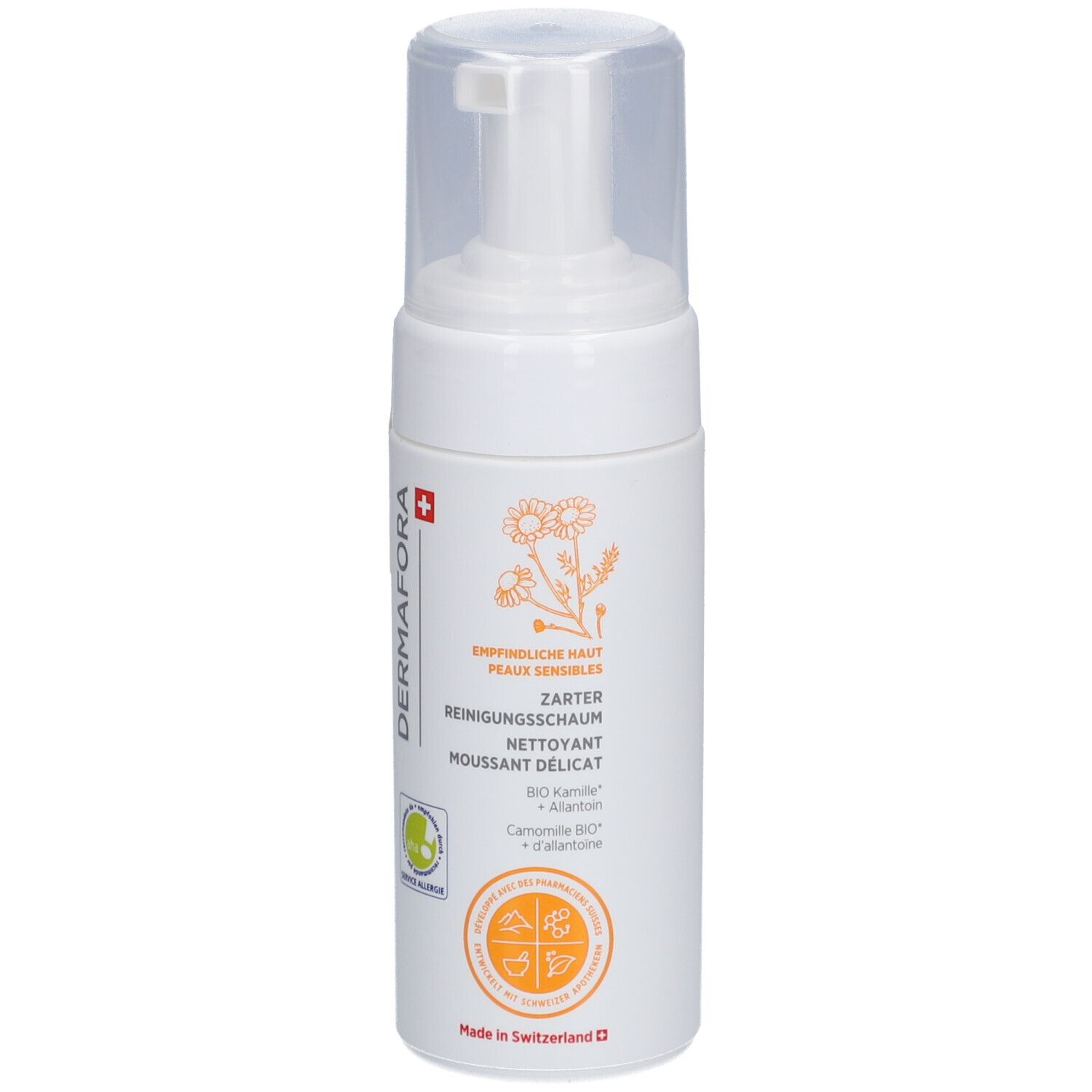 Flacon blanc avec bouchon transparent. Inscription: DERMAFORA, Mousse nettoyante délicate. Avec camomille bio et allantoïne. Sceau.