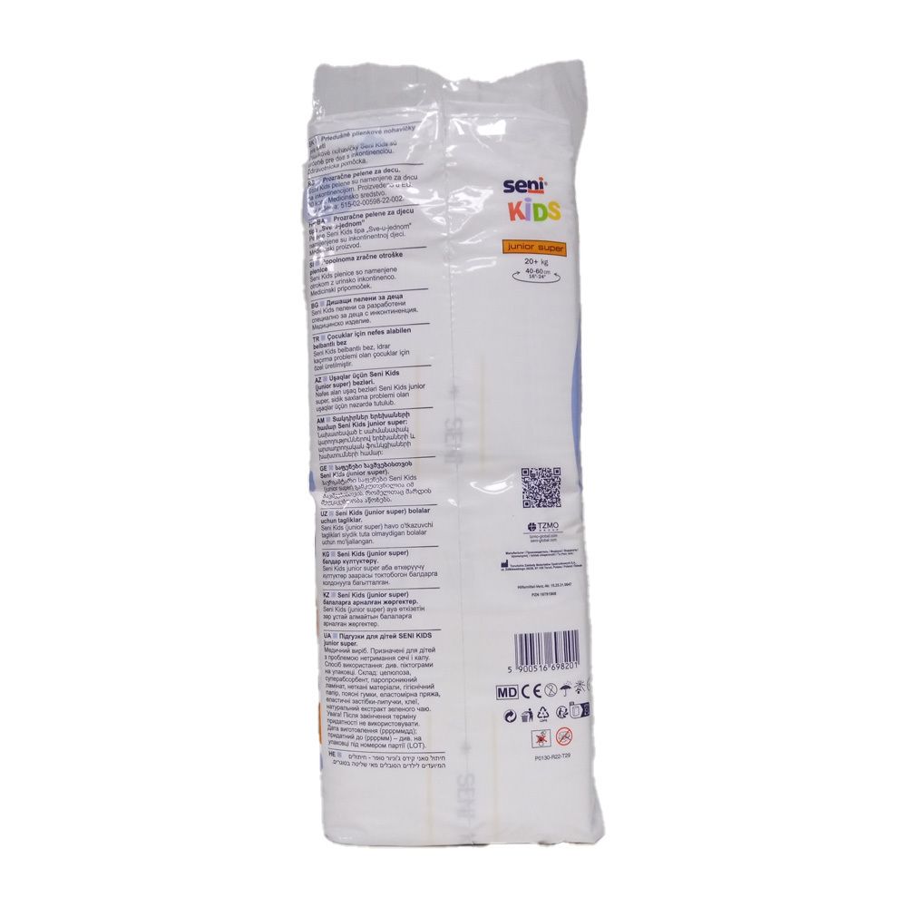 Achterkant van de verpakking Seni Kids Junior Super incontinentiebroekjes. Meertalige tekst. QR-code. Logo Seni Kids. Informatie over ingrediënten en certificeringen.