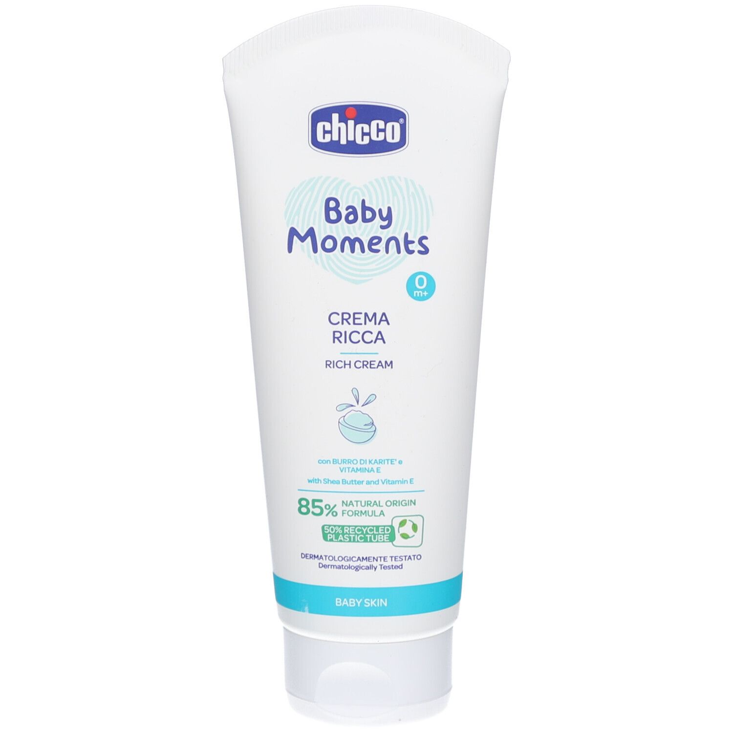 Witte tube met blauwe dop. Opschrift: Chicco Baby Moments Crème riche. 85% natuurlijke ingrediënten. Dermatologisch getest.