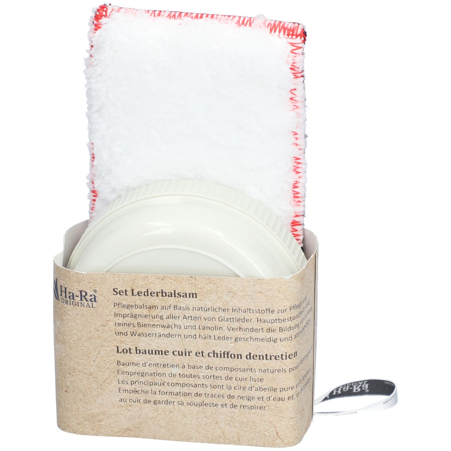 Set lederbalsem met verzorgingsdoek. Houder met balsem en doek. Doek met blauw-wit patroon en rode rand. Verpakking van papier.