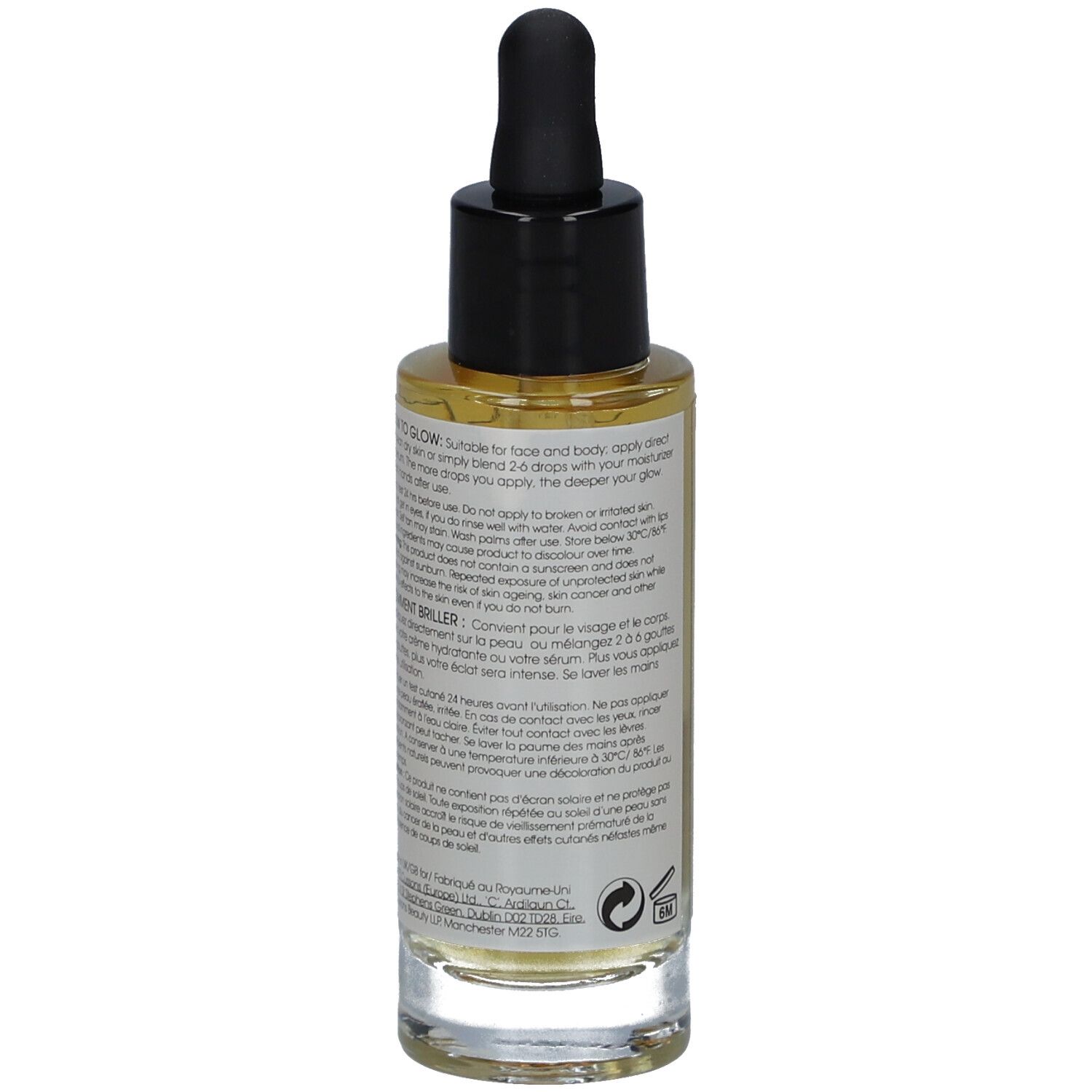 Achterkant van glazen fles met bruine vloeistof. Zwarte dop en pipet. Meertalige tekst.