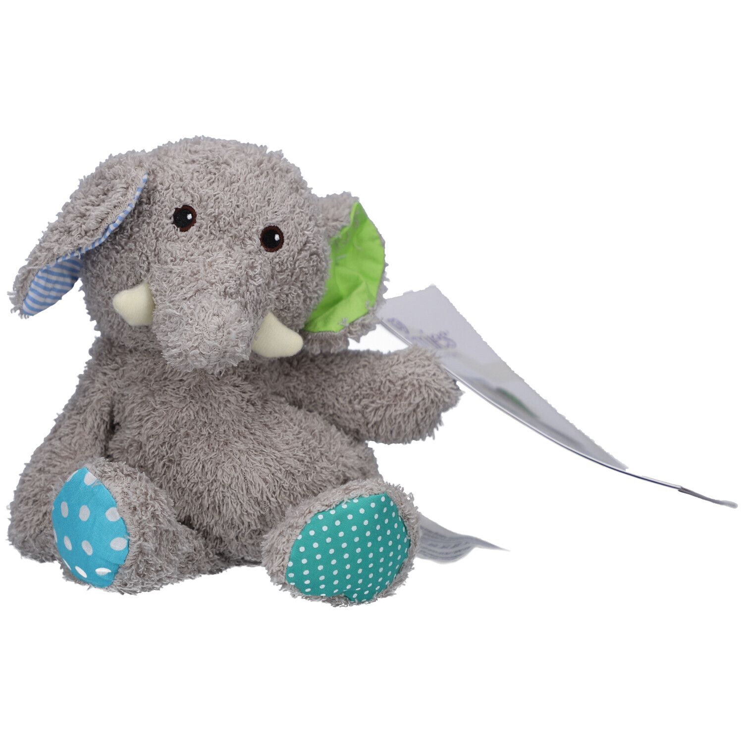 Grijze stoffen olifant met blauwe en groene accenten. Label met logo. Zittende positie.