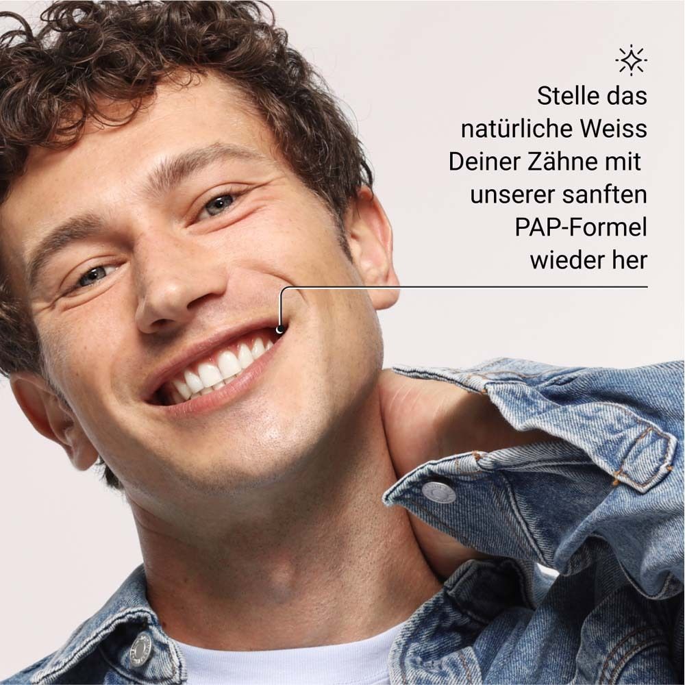 Homme souriant. Texte : Restaurez la blancheur naturelle de vos dents avec notre formule PAP douce.