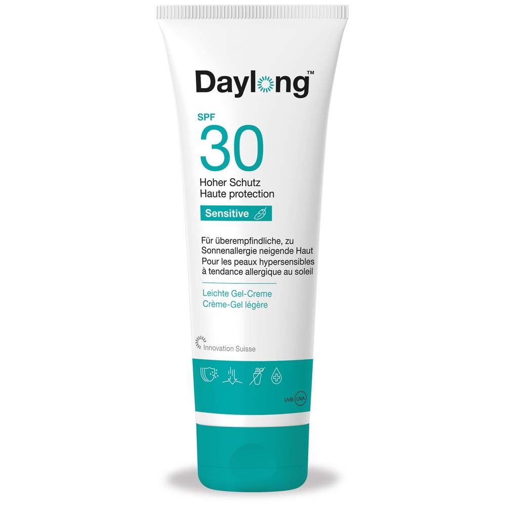 Witte tube met blauwe dop. Opschrift: Daylong, SPF 30, Sensitive. Tekst in het Duits en Frans.