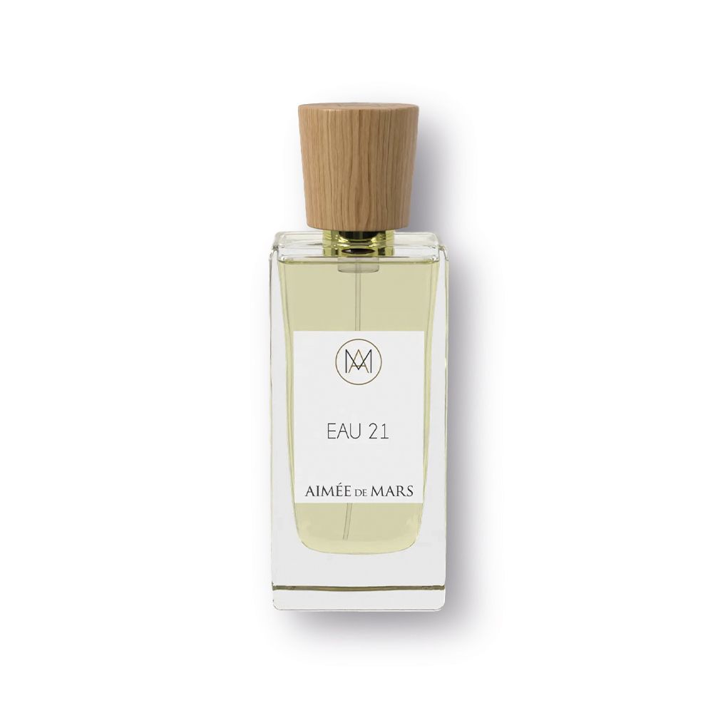 Aimée de Mars Eau 21 Eau de Parfum. Flacon en verre avec bouchon en bois. Étiquette blanche avec logo et nom du produit.