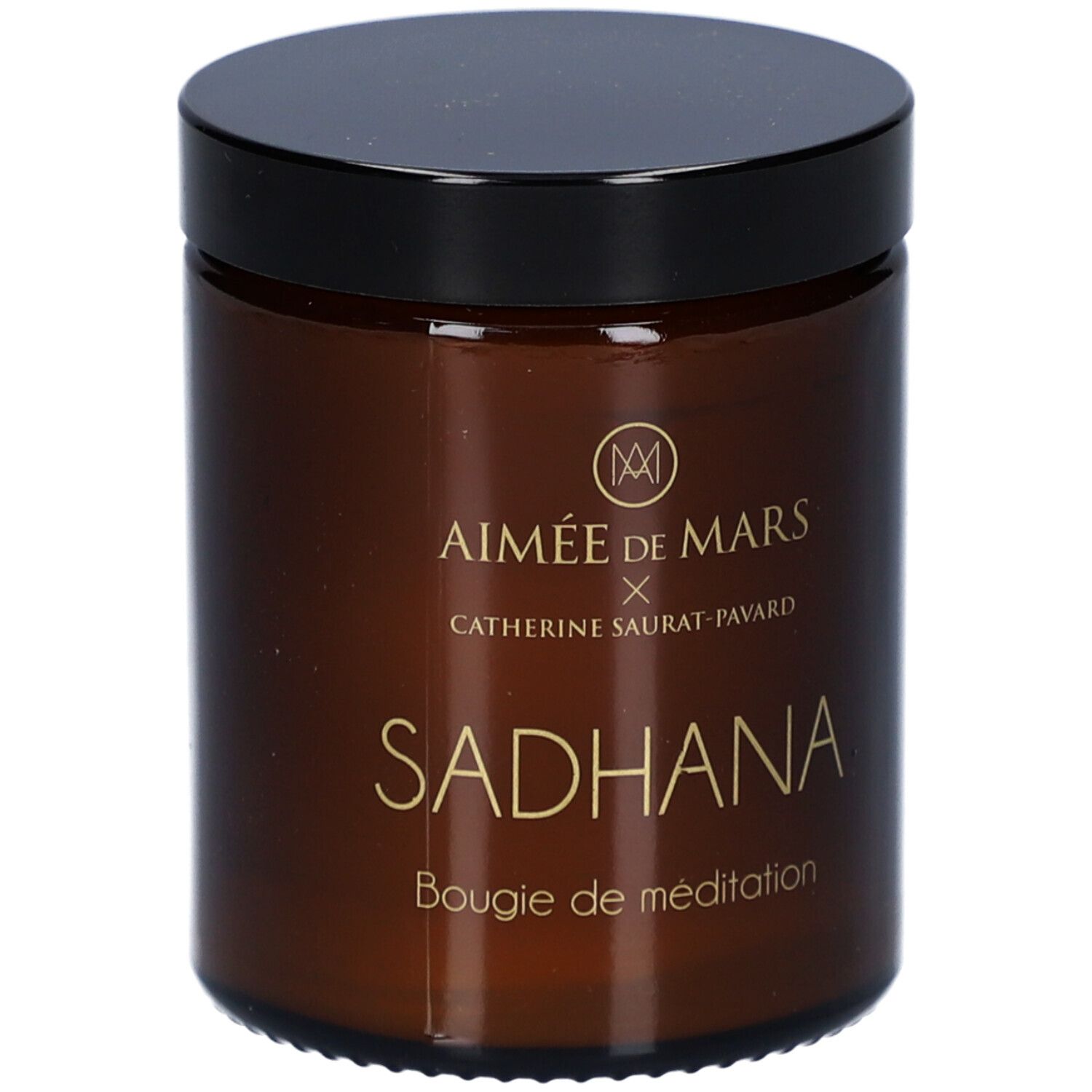 Bruine kaars met zwarte deksel. Opschrift: AIMÉE DE MARS x Catherine Saurat-Pavard, SADHANA, Bougie de méditation.
