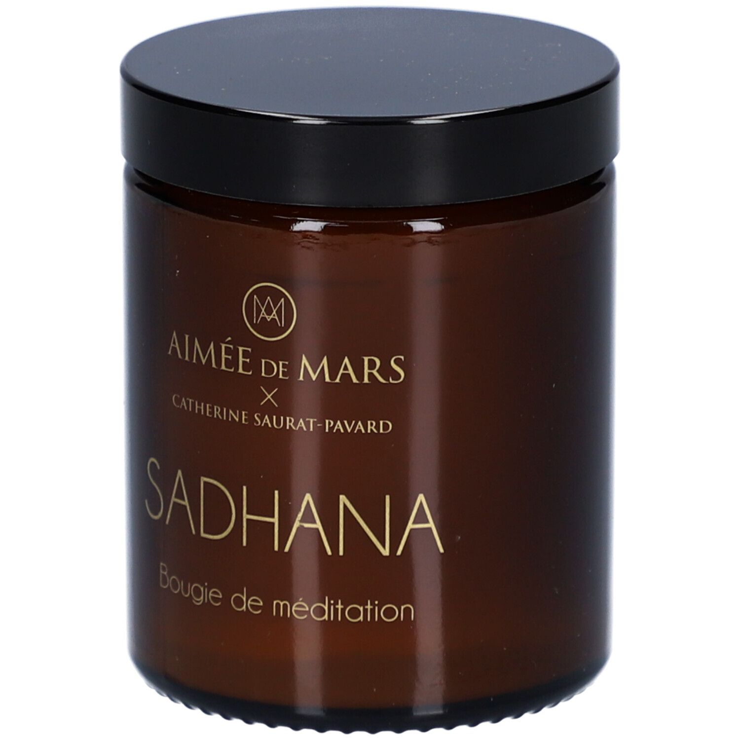 Bruine kaars met zwarte deksel. Opschrift: AIMÉE DE MARS x Catherine Saurat-Pavard, SADHANA, Bougie de méditation.