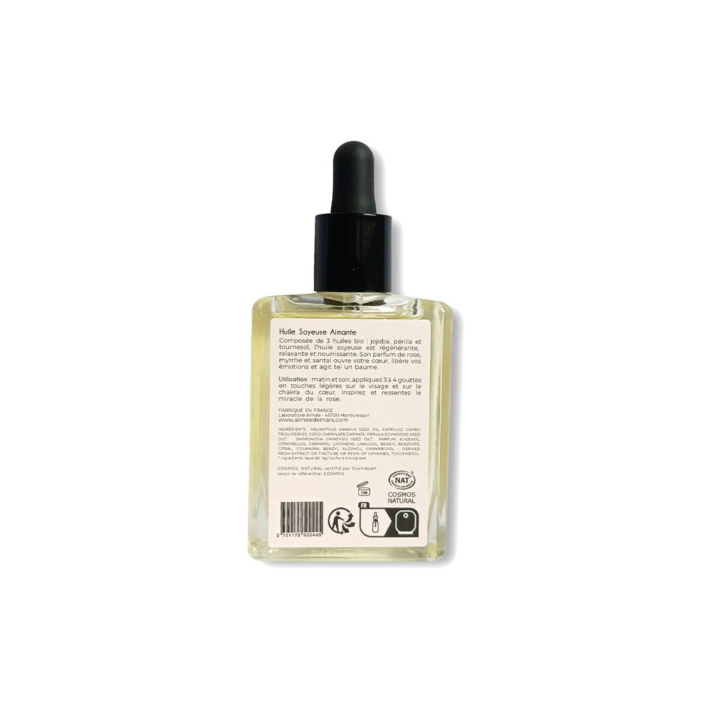 Achterkant van de glazen fles. Label met tekst en logo's. Transparante vloeistof zichtbaar. NAT-certificering.