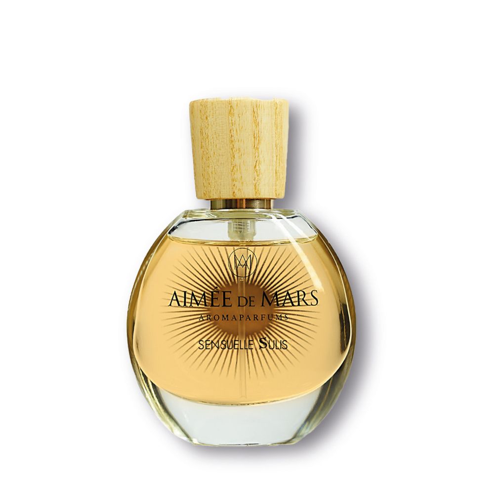 Flacon rond en verre avec bouchon en bois. Inscription : Aimée de Mars Aromaparfums, Sensuelle Sulis. Liquide doré.