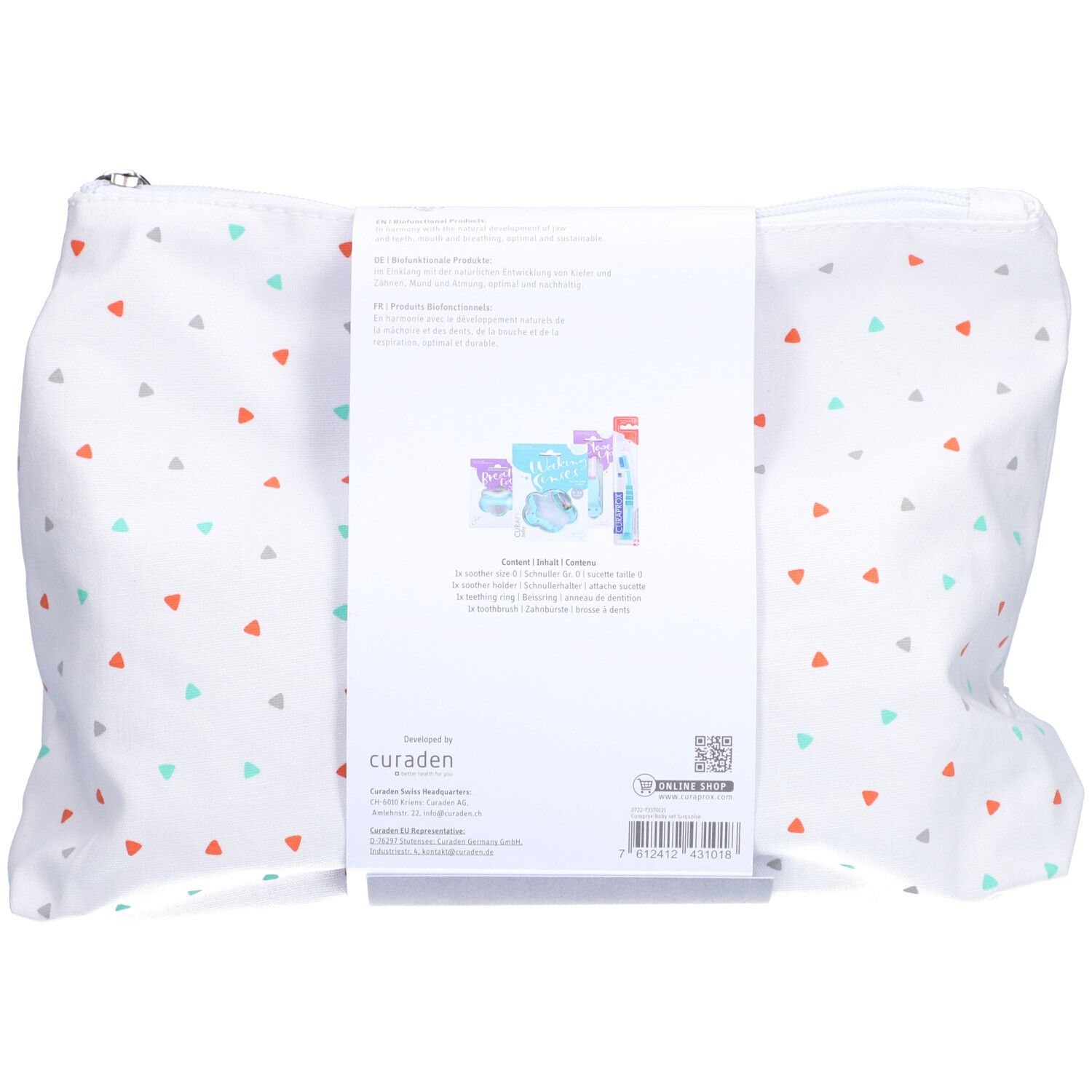 CURAPROX Baby Set. Achterkant van de tas met productinfo en illustraties. Witte tas met driehoeken.