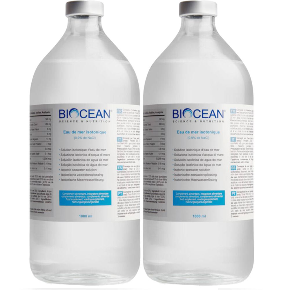 Twee flessen Biocean Eau de mer isotonique. Heldere vloeistof, witte dop, etiket met tekst. 1000 ml.