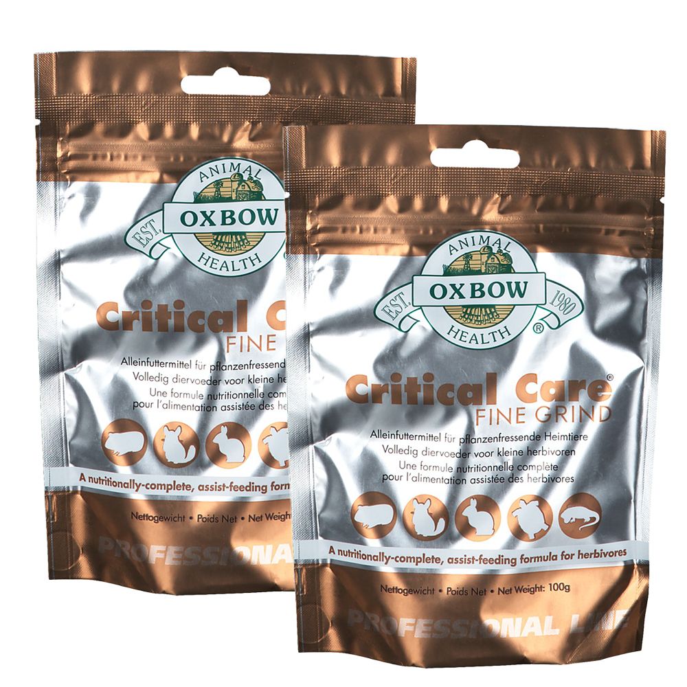 Deux sachets OXBOW Critical Care Fine Grind. Sachets argentés avec accents marron. Texte : OXBOW, Critical Care, Fine Grind.