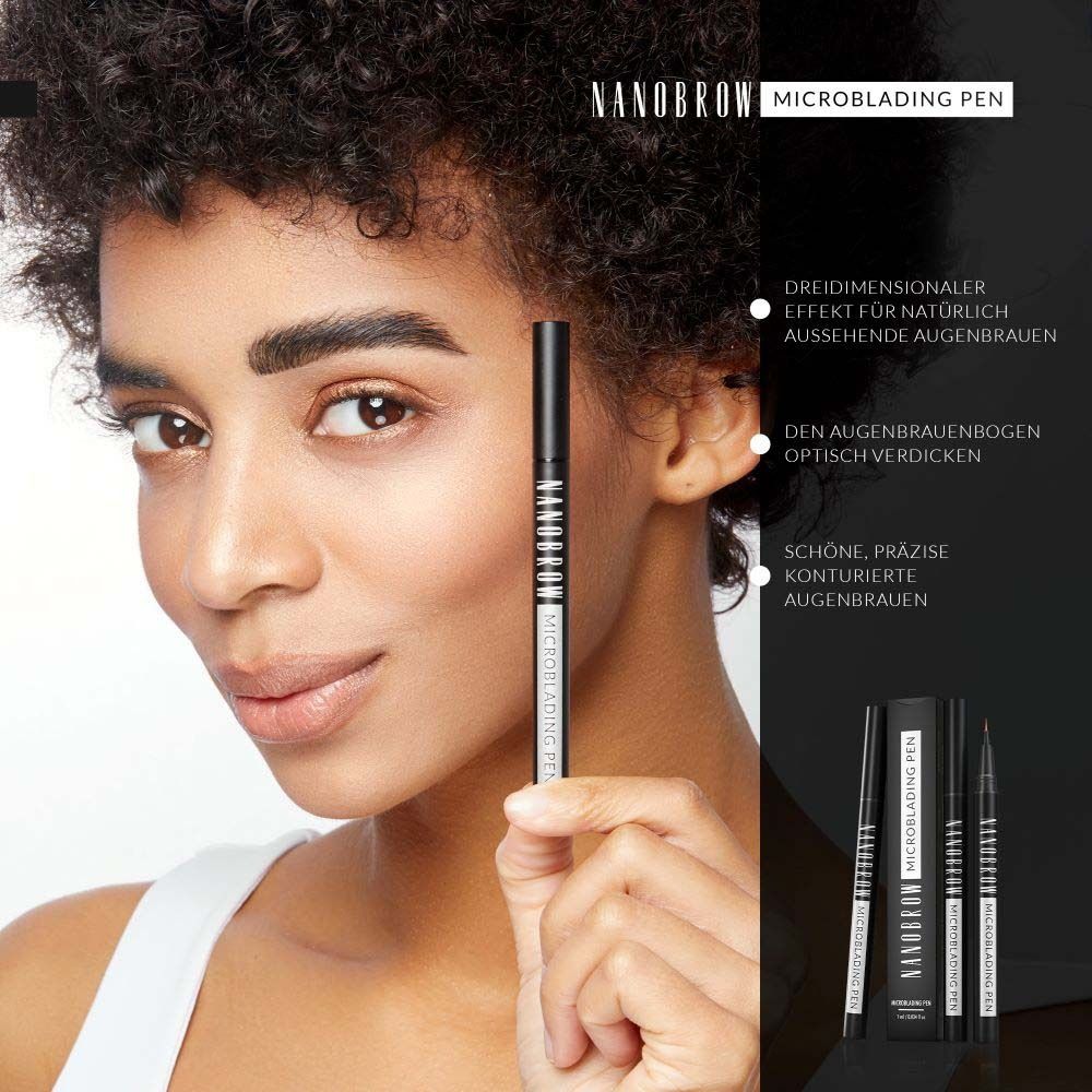 Vrouw houdt NANOBROW Microblading Pen vast. Zwarte pen, verpakking. Tekst: 3D-effect, natuurlijke wenkbrauwen, precieze contouren.