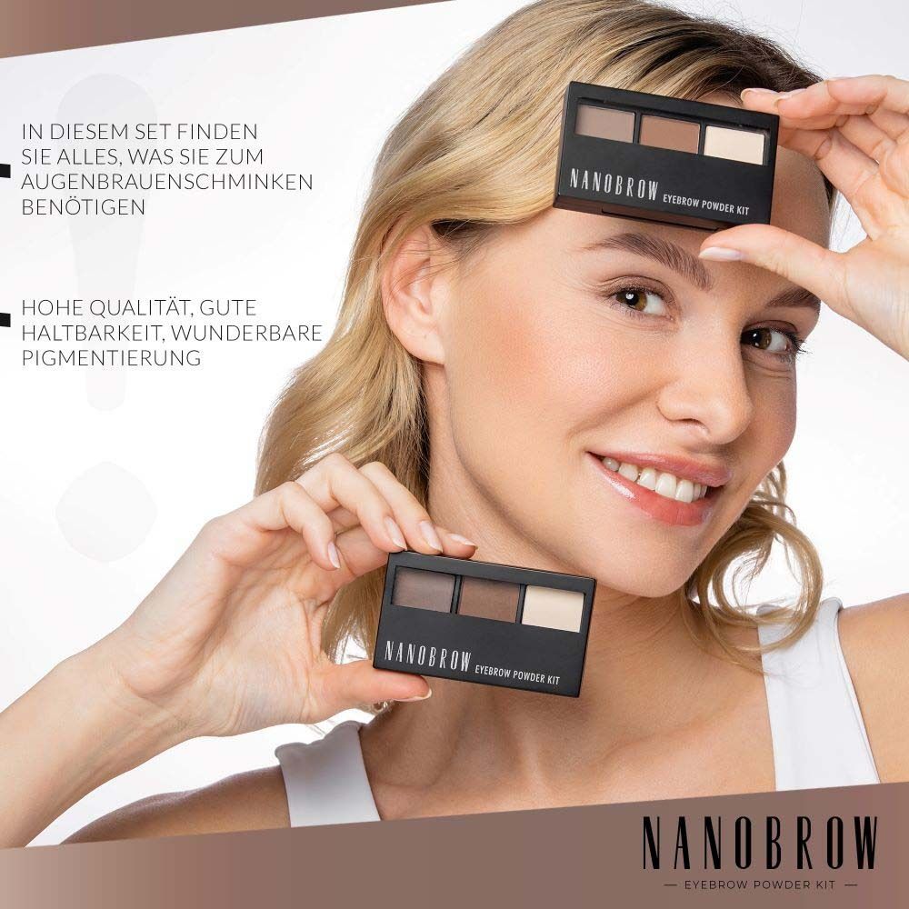 Deux kits de poudre à sourcils NANOBROW. Emballage noir avec trois teintes. Texte : Dans cet ensemble, vous trouverez tout ce dont vous avez besoin.