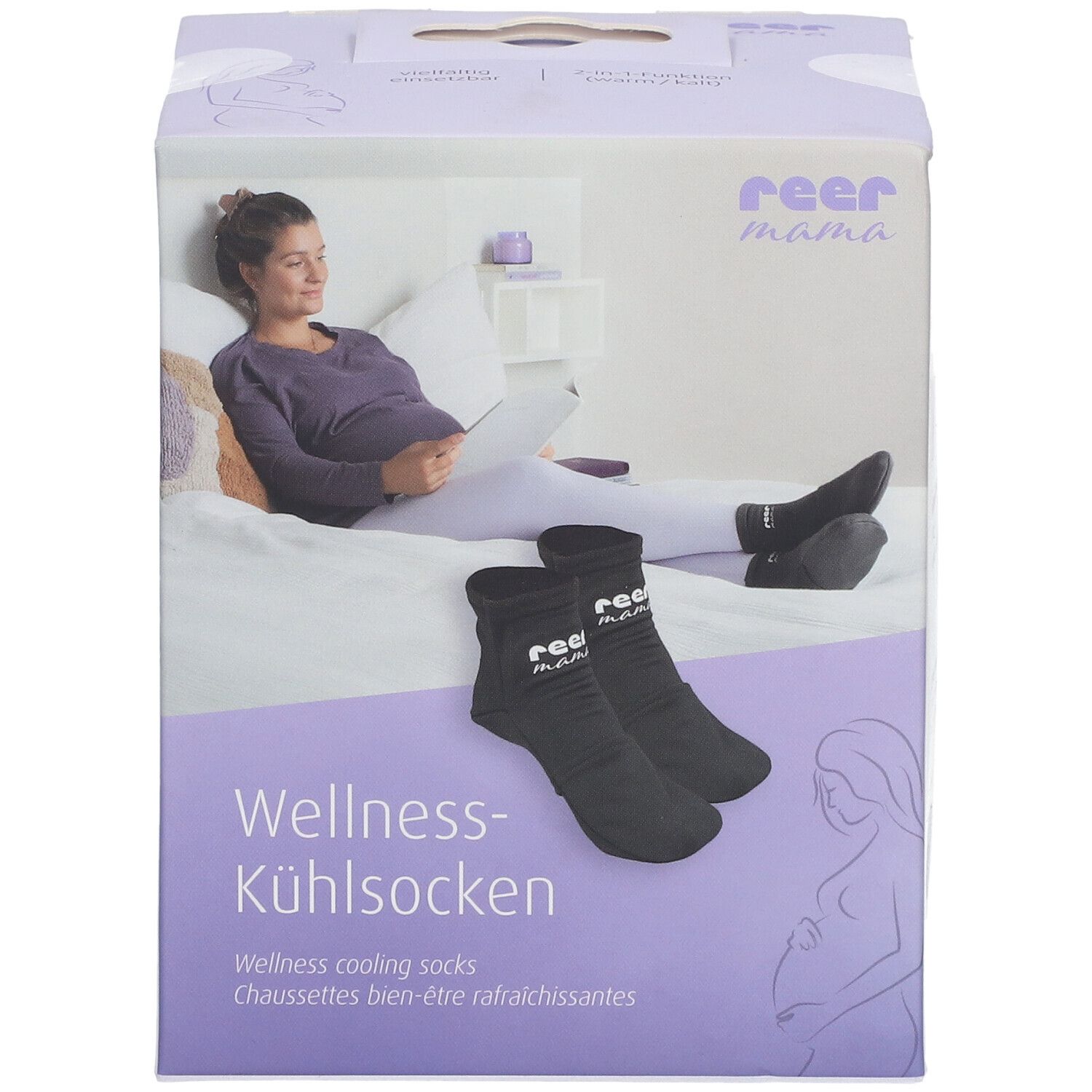 Boîte avec image du produit. Chaussettes noires avec logo blanc. Texte : Wellness-Kühlsocken. Marque : reer mama. Femme au lit.