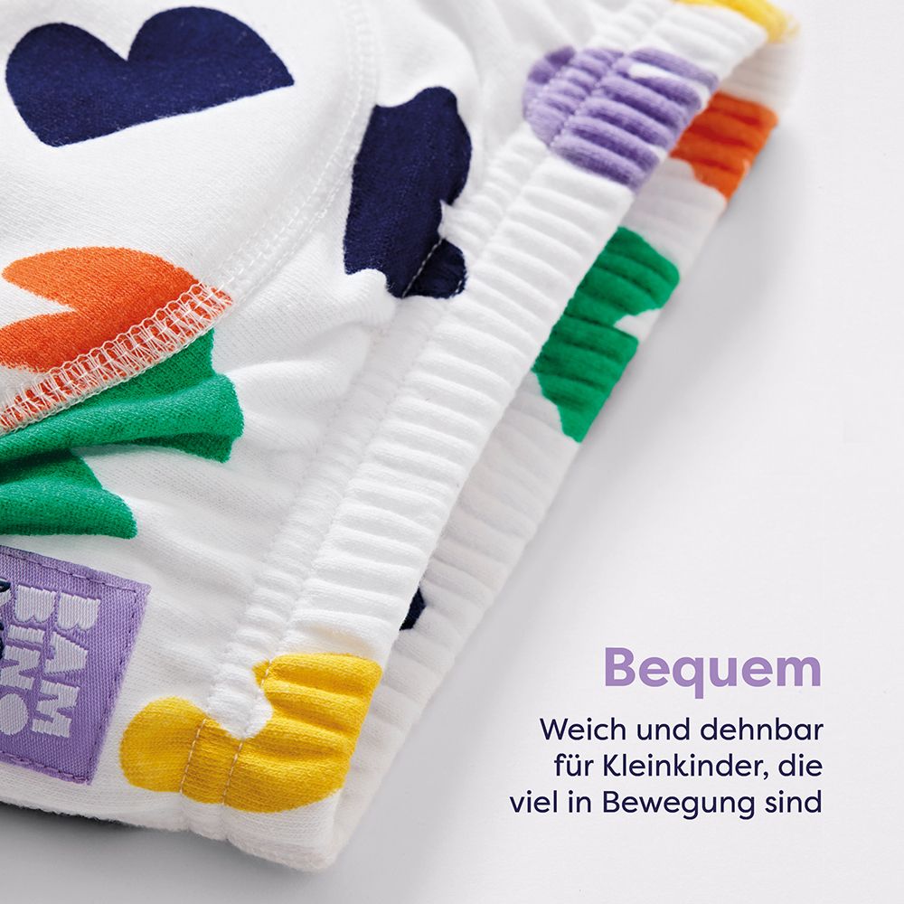 Close-up van drie oefenbroekjes. Tekst: Comfortabel. Zacht en rekbaar voor actieve peuters.