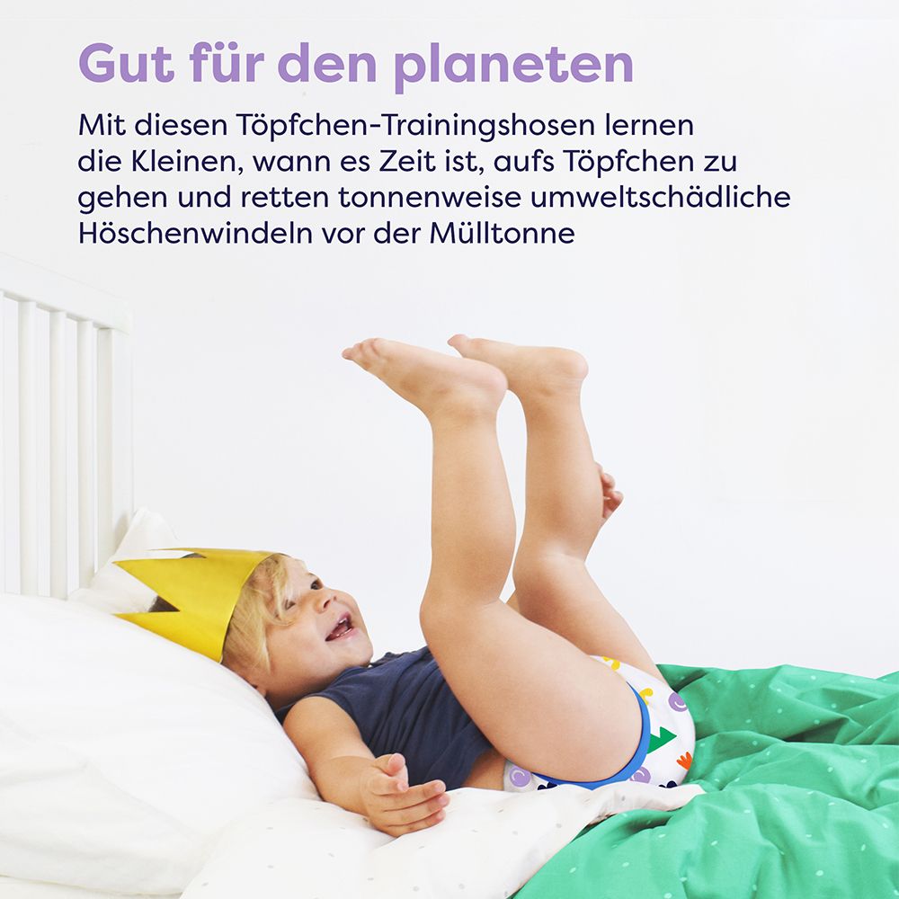 Kind met oefenbroekje op bed. Tekst: Goed voor de planeet. Zindelijkheidstraining met deze broekjes.
