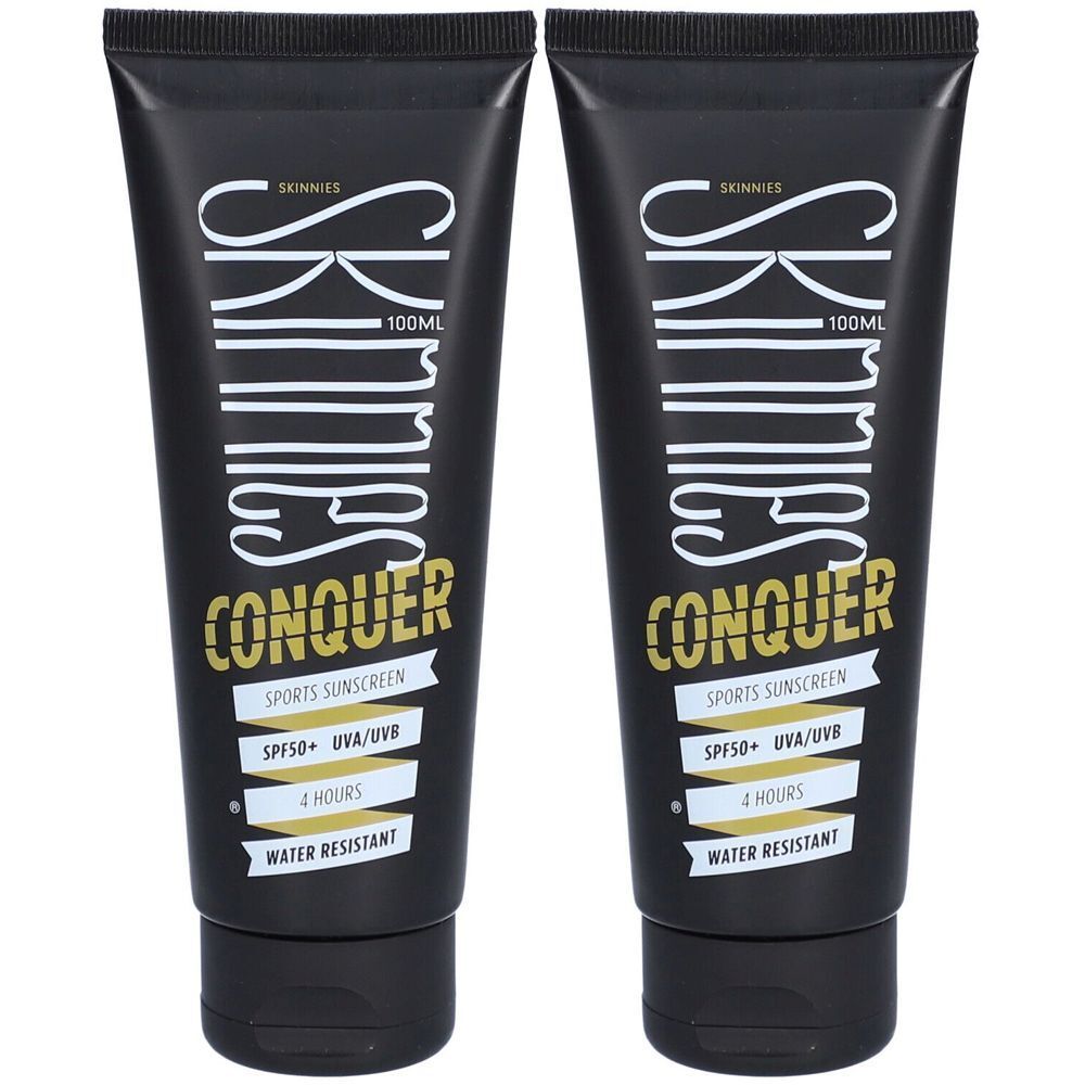Deux tubes noirs avec texte blanc: Skinnies, Conquer Sports Sunscreen SPF50+, résistant à l'eau. 100ml.