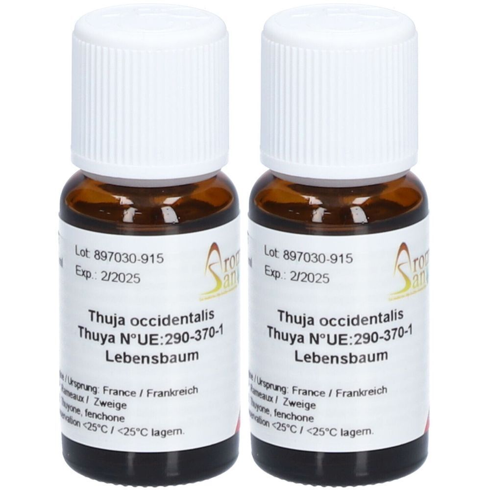 Twee kleine bruine glazen flesjes met witte dop. Labels met tekst: Thuja occidentalis, Exp. 2/2025, Aromasan.