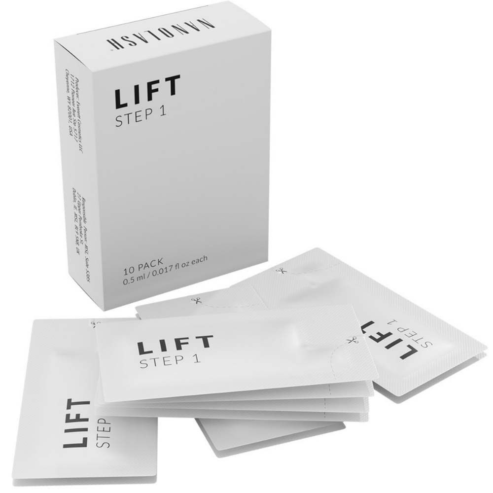 Boîte blanche avec "NANOLASH" et "LIFT STEP 1". Contient 10 sachets.