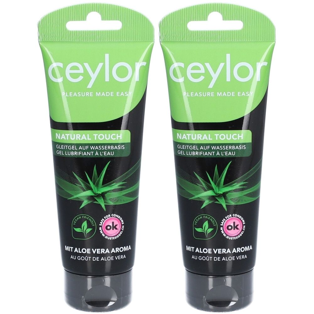 Twee tubes ceylor Natural Touch glijmiddel, met aloe vera. Groen-zwart design. Opschrift: Gleitgel auf Wasserbasis. Vegan label.