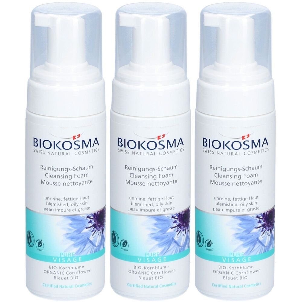 Trois flacons blancs de mousse nettoyante. Inscription: BIOKOSMA, mousse nettoyante, pour peaux impures et grasses. Avec bouchon et pompe.