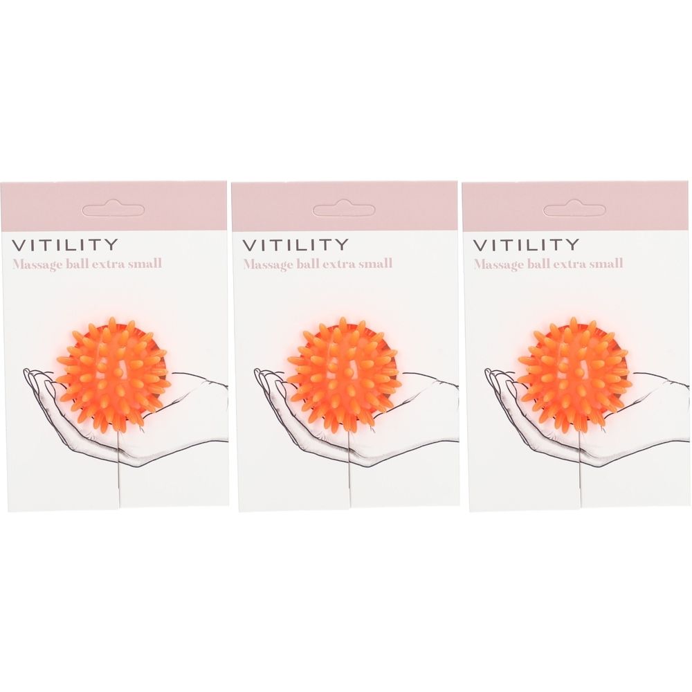 Drie massageballen in verpakking. Oranje ballen met nopjes, vastgehouden door een handtekening. Merk: VITILITY.