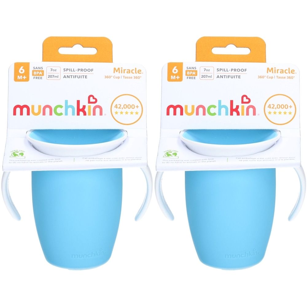Twee blauwe bekers met handvatten en verpakking. Merk: munchkin. Opschrift: Miracle, 360° Cup.