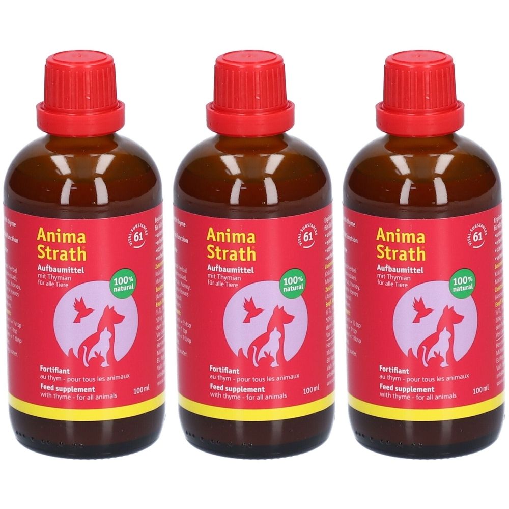 Drie flessen Anima Strath. Bruine glazen flessen met rode dop en etiket. Opschrift: Aufbaumittel, 100% natural.