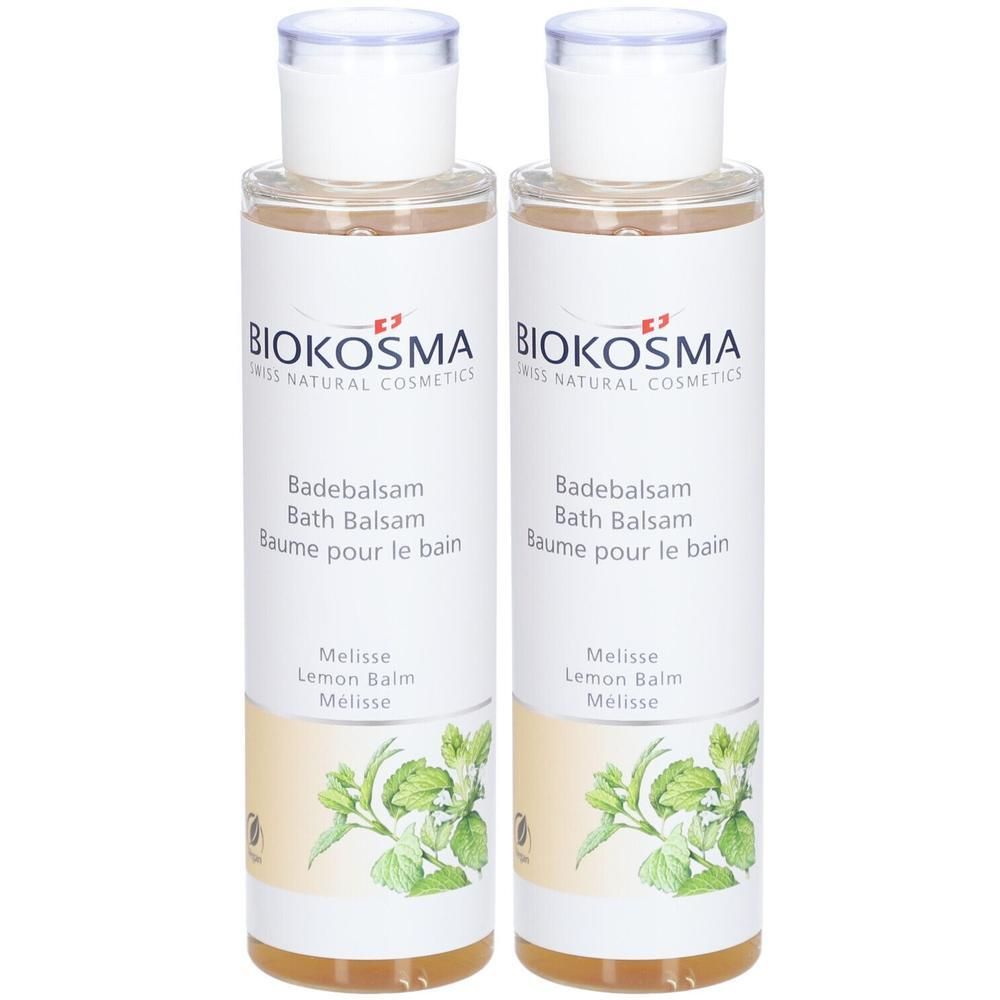 Twee flessen BIOKOSMA Badebalsam Melisse. Witte etiketten met logo, productnaam en plantillustratie. Heldere vloeistof.