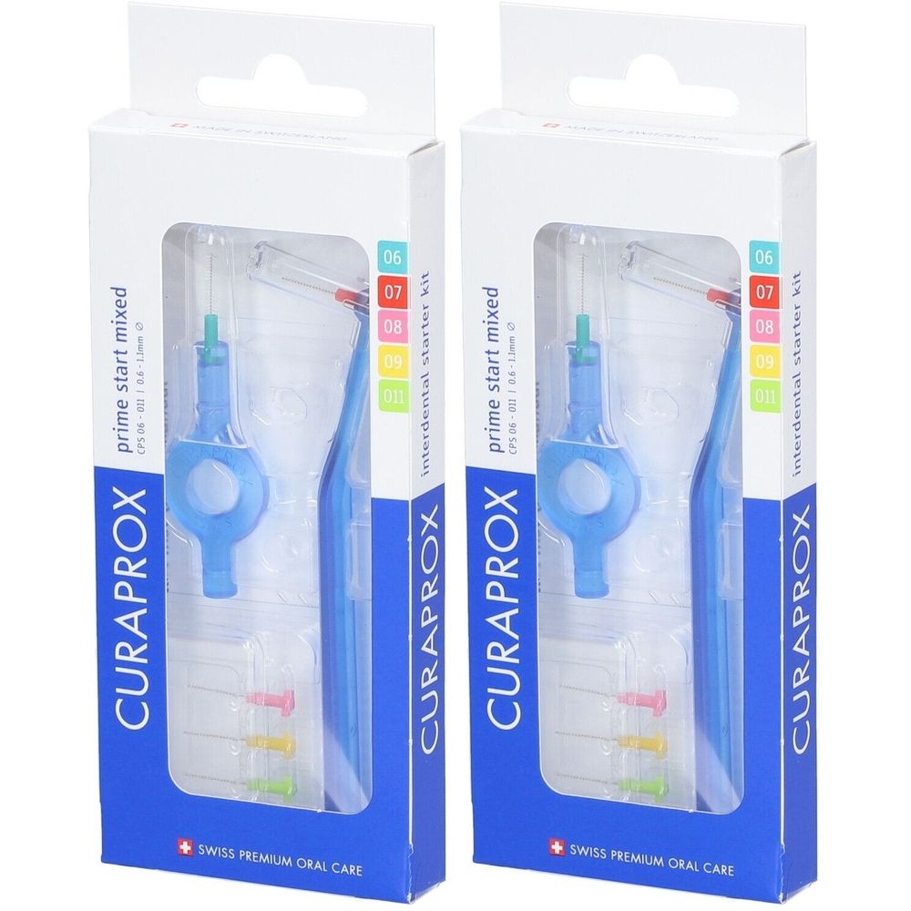 Twee verpakkingen Curaprox CPS prime start mixed. Blauwe tandenborstels met gekleurde borstelkoppen in transparante verpakkingen. Opschrift: CURAPROX.