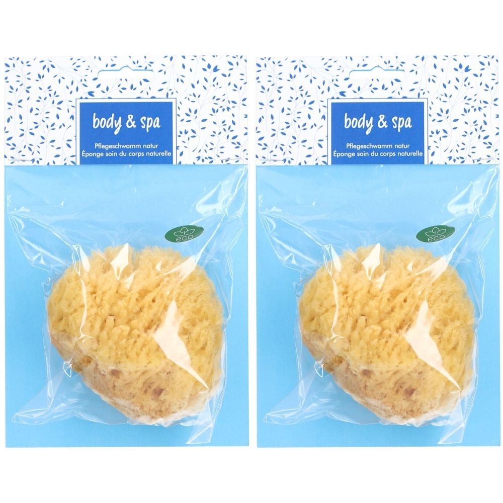 Deux éponges de bain naturelles dans un emballage plastique. Inscription "body & spa".