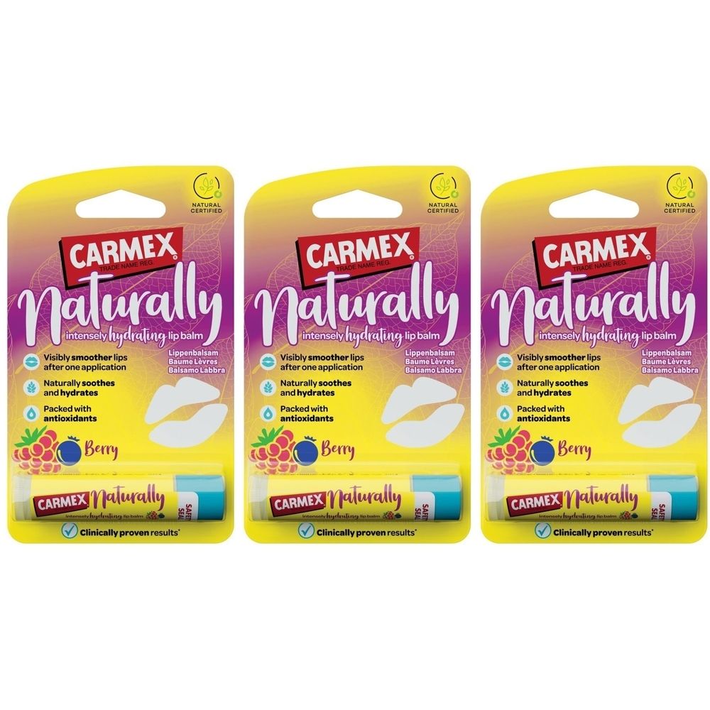 Drie verpakkingen lippenbalsem. Op elke verpakking staat "CARMEX Naturally". De verpakkingen zijn geel en paars met een afbeelding van lippen.