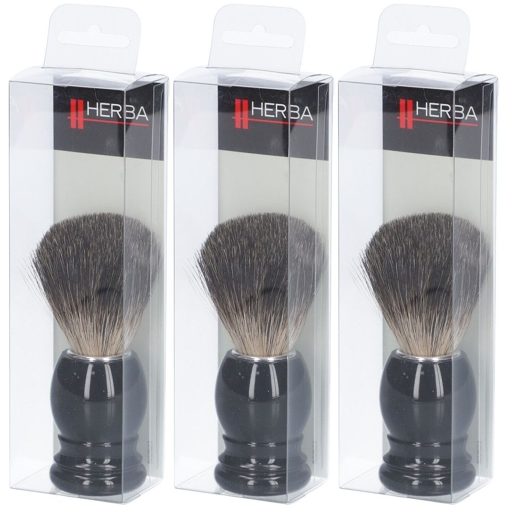 Drie scheerkwasten in transparante plastic dozen. Zwarte handvatten, dassenhaar borstels. HERBA-logo op de verpakking.