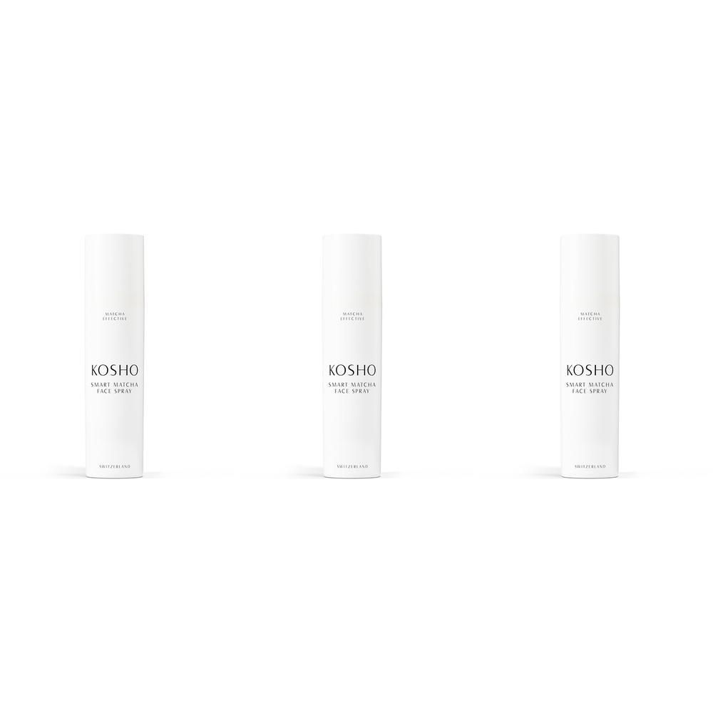 Drie witte spuitflessen. Op elke fles staat "KOSHO SMART MATCHA FACE SPRAY".