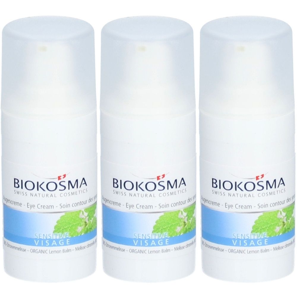 Trois flacons blancs de crème pour les yeux. Inscription: BIOKOSMA, Eye Cream, Sensitive Visage. Bouchons transparents.