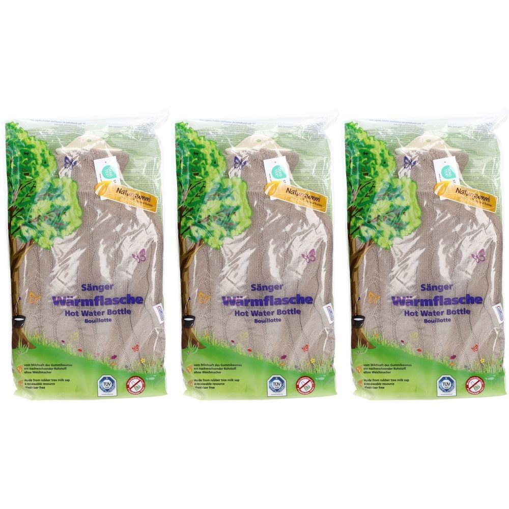 Drie warmwaterkruiken in plastic verpakking. Opdruk: Sänger Wärmflasche, Hot Water Bottle. Natur-Jute logo. Zegels.