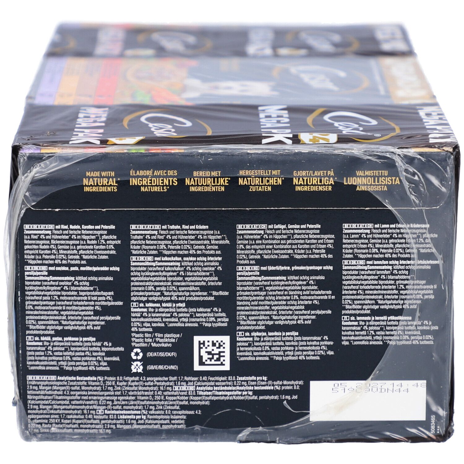 Achterkant van de Cesar Classic multipack. Tekst in meerdere talen. Zwarte achtergrond. Informatie over ingrediënten.