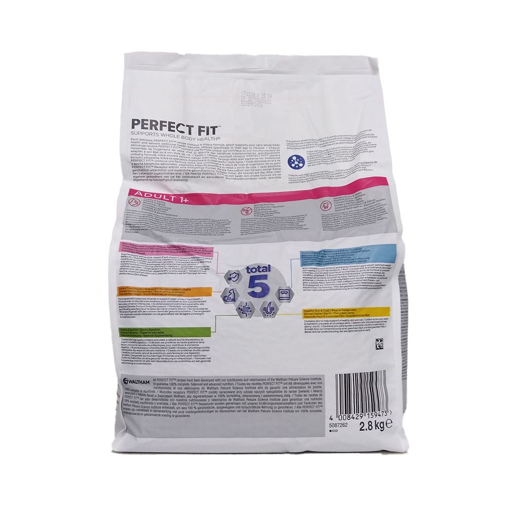 Achterkant van de PERFECT FIT Adult 1+ kattenvoer verpakking. Bevat tekst en logo's. Met kwaliteitslabels en barcode.