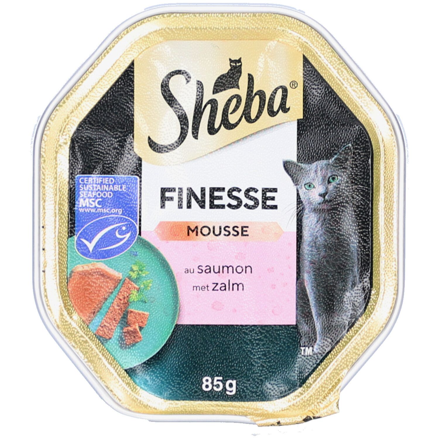Verpakking Sheba Finesse Mousse met zalm. Achthoekig, gouden rand, afbeelding kat en zalm. MSC-label.