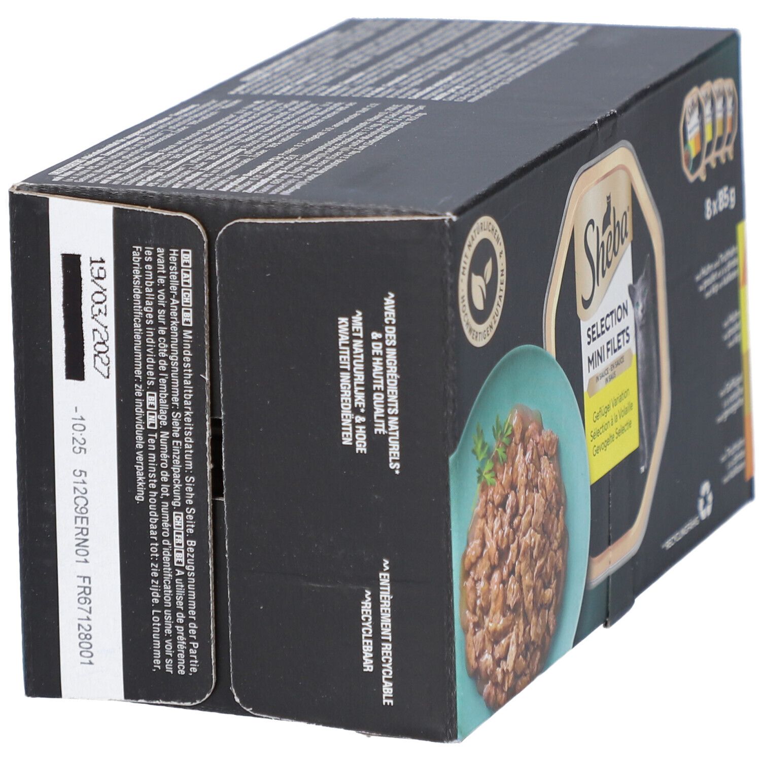 Doos Sheba Selection Mini Filets. Ten minste houdbaar tot 19/03/2027. Tekst en recycling symbool.