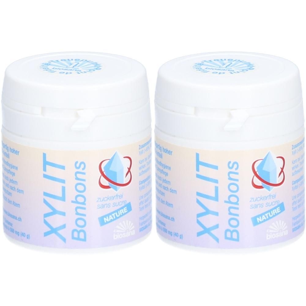Deux pots blancs avec l'inscription bleue XYLIT Bonbons. Nature. Inscription : sans sucre.