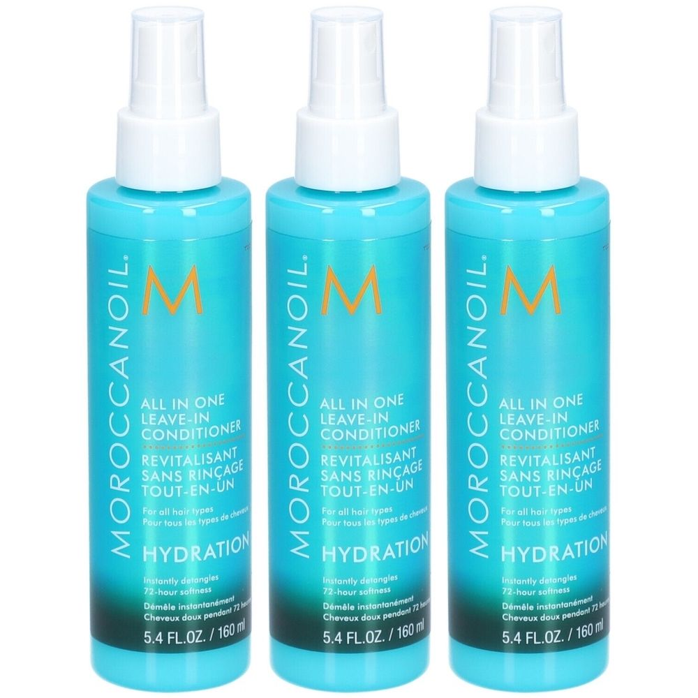 Trois flacons vaporisateurs turquoise avec bouchons blancs. Inscription: Moroccanoil, All in One Leave-in Conditioner, Hydratation. 160 ml.