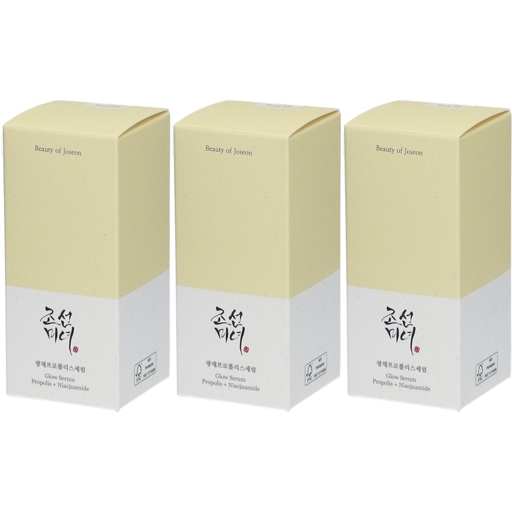 Drie rechthoekige dozen. Bovenkant lichtgeel, onderkant wit. Opschrift in Koreaanse en Engelse letters.