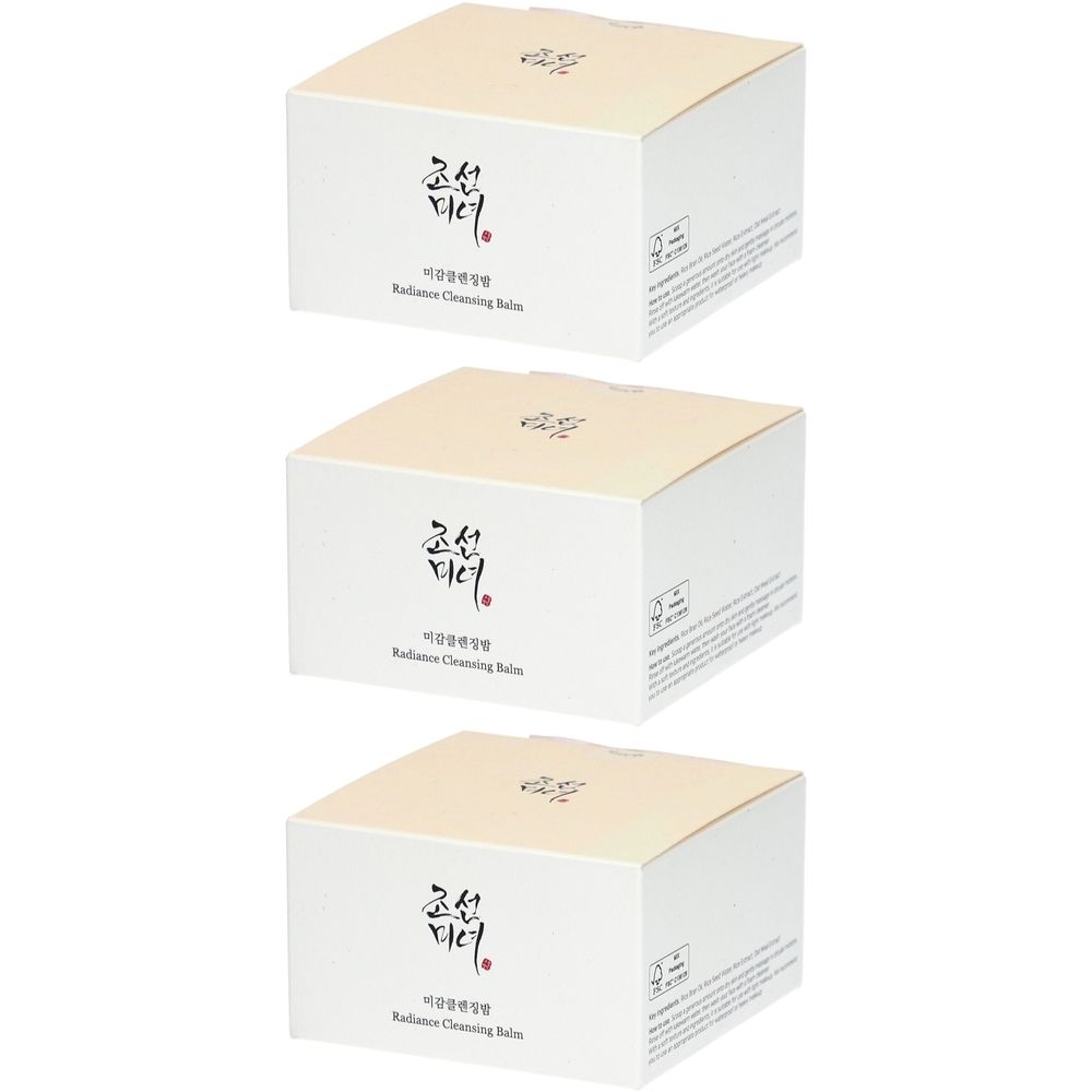 Drie witte vierkante dozen met beige deksels. Aziatische tekst en Engels: Radiance Cleansing Balm.