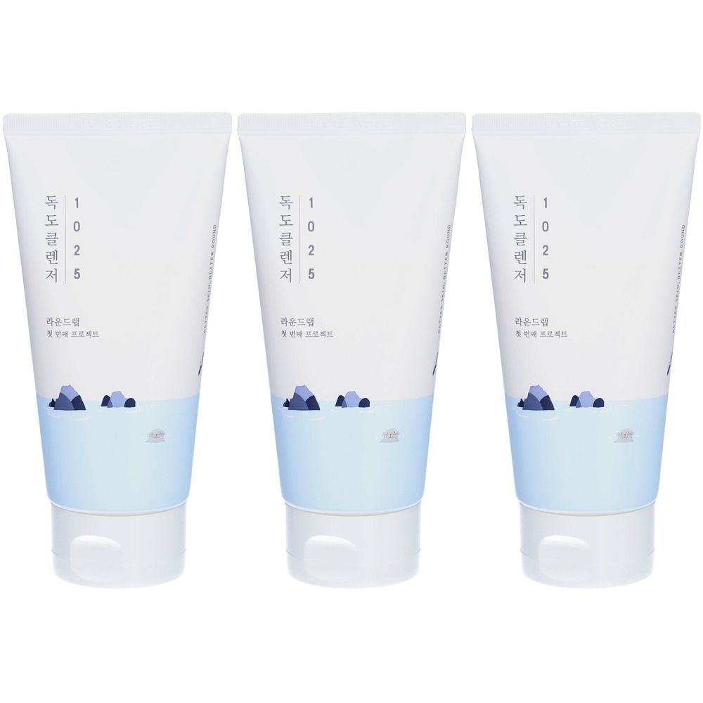 Drie witte tubes. Elke tube heeft de Koreaanse tekst "1025 Dokdo Cleanser".