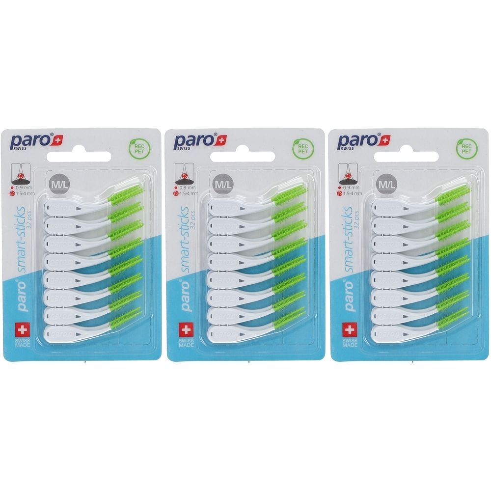 Trois emballages de Paro Smart-Sticks. Chaque emballage contient des brossettes interdentaires avec des manches blancs et des poils verts. M/L.